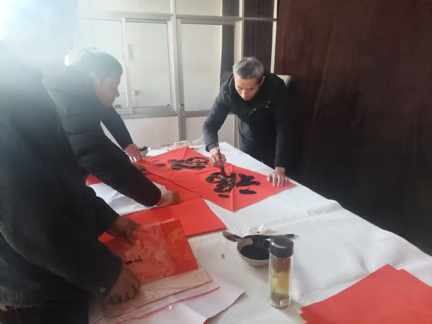 級(jí)索煤礦開展“寫春聯(lián) 送祝?！被顒?dòng)